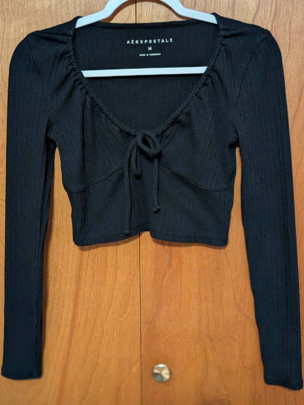 Aeropostale Women's Black Ribbed Tie-Front Long Sleeve Crop Top